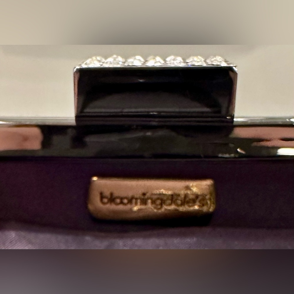 VTG Bloomingdale’s Metallic Silver Evening Bag w/ Crystal Clasp - VGUC - Picture 10 of 17